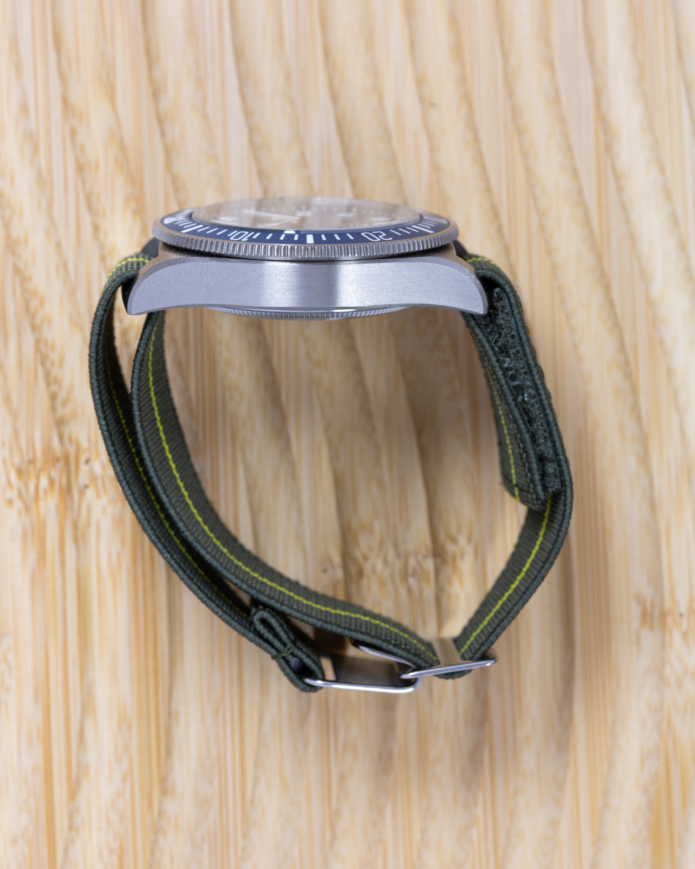 ※Wire lug strap Special order product ※ The Trooper Fixed Lugs Elastic Strap - Black Red – Yorkshire Watch