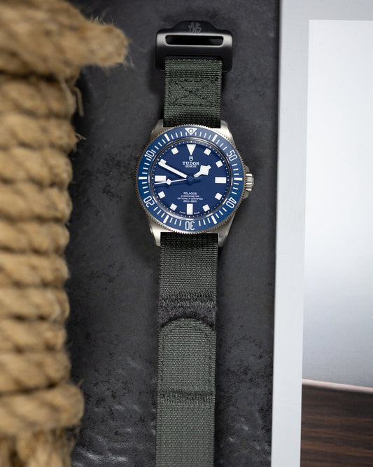 The Adventurer Blackout - Ribbed Nylon Single Pass Hook and Loop Watch Strap - Dark Grey
