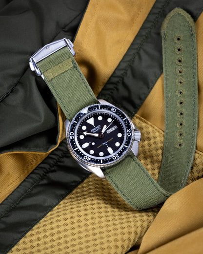 The Nomad Canvas Single Pass - Deployment Clasp - Green